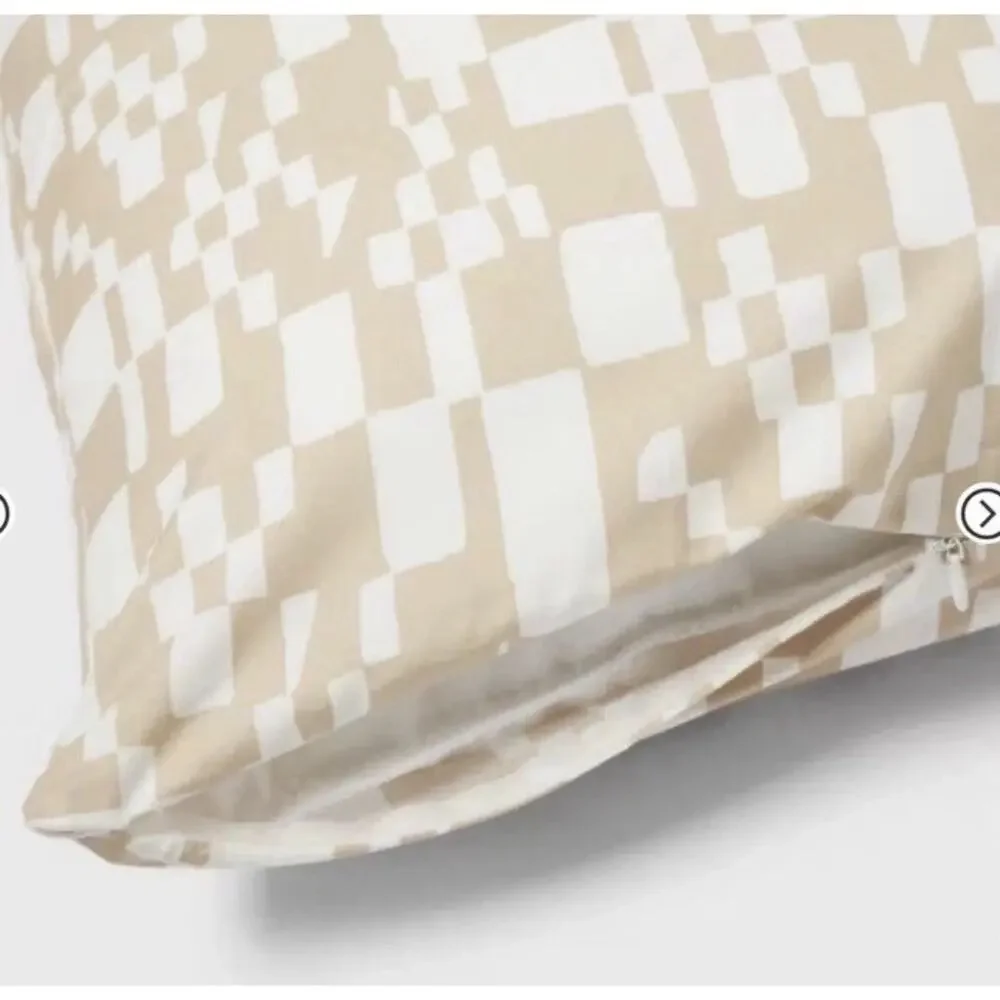 2‎ Pack Room Essentials Body Pillow Covers Olive Green & Tan 20